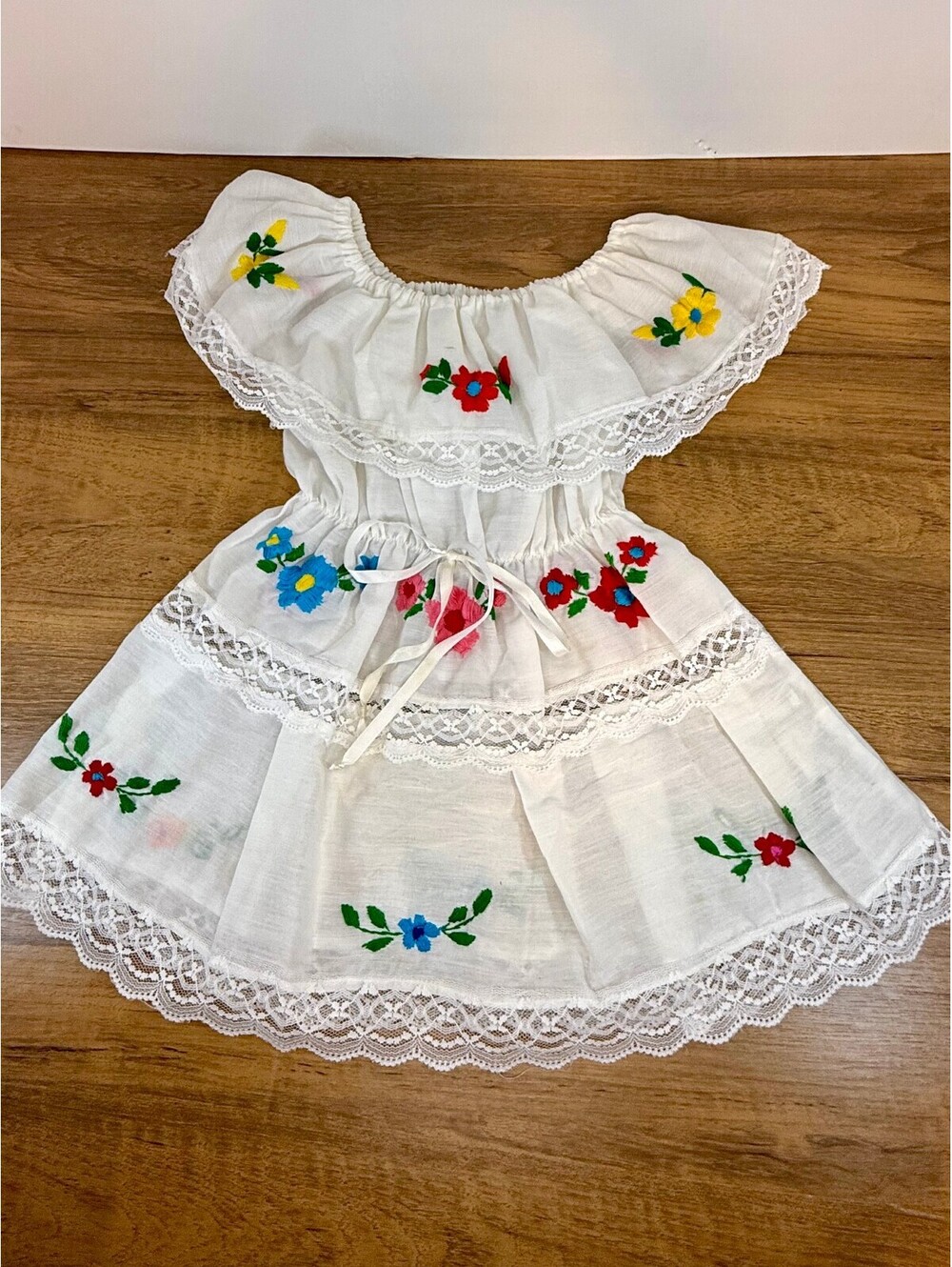 Vintage Girls White Mexican Style Dress 4T Embroidered Floral Lace Peasant Dress